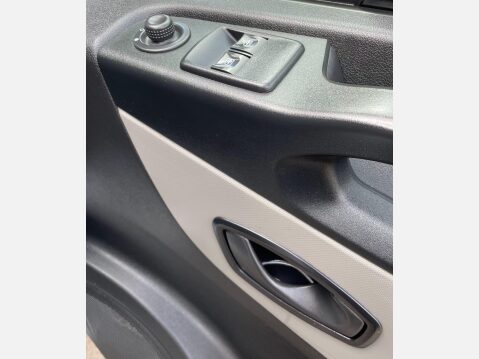 Renault Trafic 1.6 dCi 27 Business SWB Standard Roof Euro 6 5dr 22