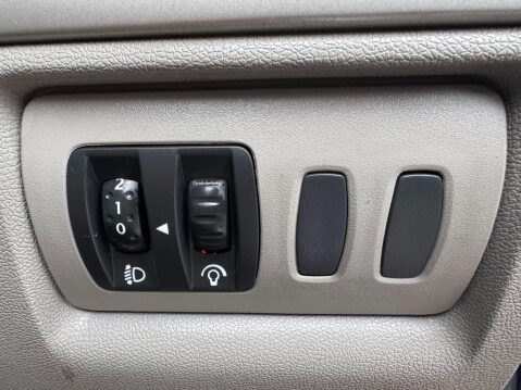 Renault Clio 1.6 VVT Initiale TomTom Auto Euro 4 5dr 25