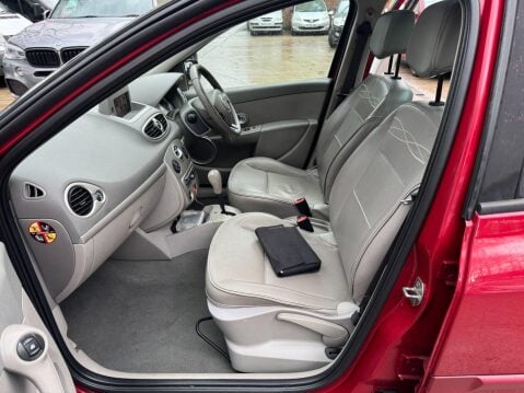 Renault Clio 1.6 VVT Initiale TomTom Auto Euro 4 5dr 35
