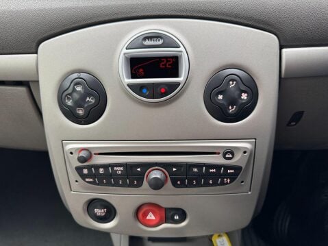 Renault Clio 1.6 VVT Initiale TomTom Auto Euro 4 5dr 31