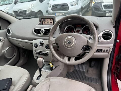 Renault Clio 1.6 VVT Initiale TomTom Auto Euro 4 5dr 22