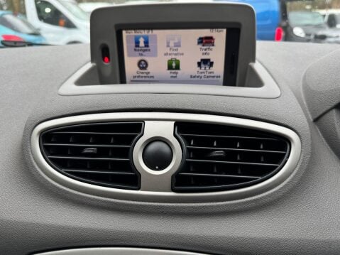 Renault Clio 1.6 VVT Initiale TomTom Auto Euro 4 5dr 29