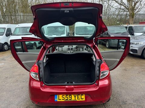 Renault Clio 1.6 VVT Initiale TomTom Auto Euro 4 5dr 8