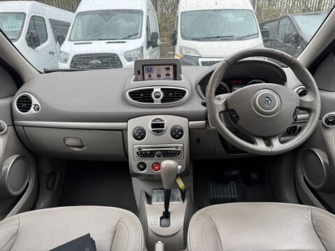 Renault Clio 1.6 VVT Initiale TomTom Auto Euro 4 5dr 21