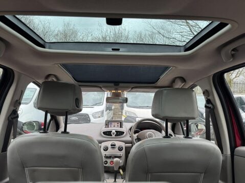 Renault Clio 1.6 VVT Initiale TomTom Auto Euro 4 5dr 23