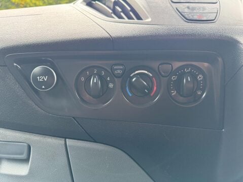 Ford Transit Custom 2.0 TDCi 250 Panel Van 5dr Diesel Manual L1 H1 (163 g/km, 104 bhp) 38