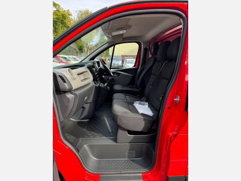 Renault Trafic 1.6 dCi ENERGY 29 Business+ Panel Van 5dr Diesel Manual LWB Standard Roof E 38