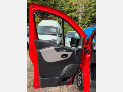 Renault Trafic 1.6 dCi ENERGY 29 Business+ Panel Van 5dr Diesel Manual LWB Standard Roof E 37