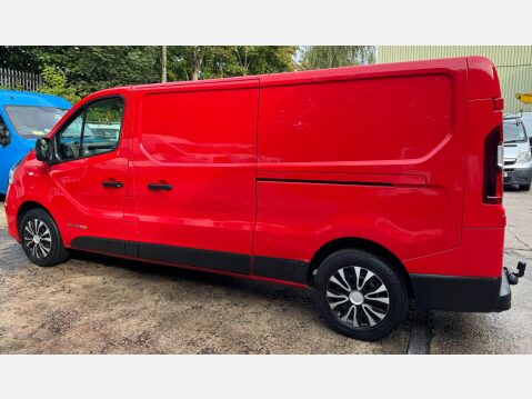 Renault Trafic 1.6 dCi ENERGY 29 Business+ Panel Van 5dr Diesel Manual LWB Standard Roof E 18