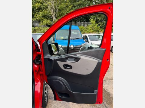 Renault Trafic 1.6 dCi ENERGY 29 Business+ Panel Van 5dr Diesel Manual LWB Standard Roof E 28