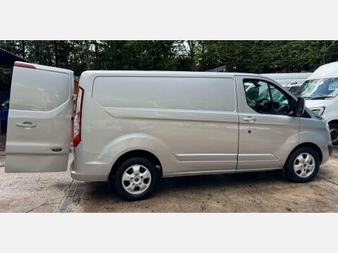Ford Transit Custom 2.2 TDCi 270 Limited Panel Van 5dr Diesel Manual L1 H1 (186 g/km, 123 bhp) 10