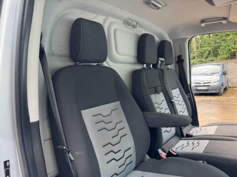 Ford Transit Custom 2.2 TDCi 270 Limited Panel Van 5dr Diesel Manual L1 H1 (186 g/km, 123 bhp) 36