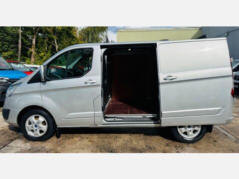 Ford Transit Custom 2.2 TDCi 270 Limited Panel Van 5dr Diesel Manual L1 H1 (186 g/km, 123 bhp) 25