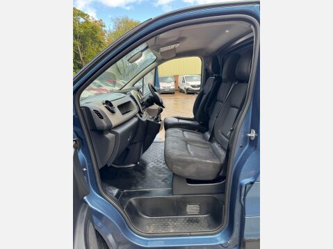 Renault Trafic 1.6 dCi ENERGY 27 Sport Nav Panel Van 5dr Diesel Manual SWB Standard Roof E 34