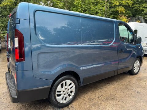Renault Trafic 1.6 dCi ENERGY 27 Sport Nav Panel Van 5dr Diesel Manual SWB Standard Roof E 11