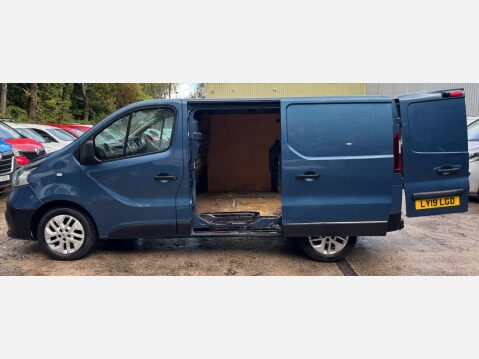 Renault Trafic 1.6 dCi ENERGY 27 Sport Nav Panel Van 5dr Diesel Manual SWB Standard Roof E 19