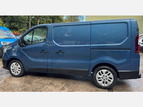 Renault Trafic 1.6 dCi ENERGY 27 Sport Nav Panel Van 5dr Diesel Manual SWB Standard Roof E 17