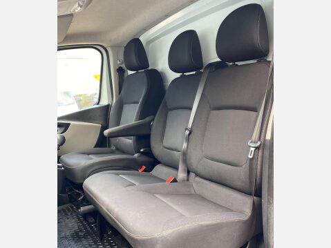 Renault Trafic 1.6 dCi 27 Business Panel Van 5dr Diesel Manual SWB Standard Roof Euro 6 (1 33