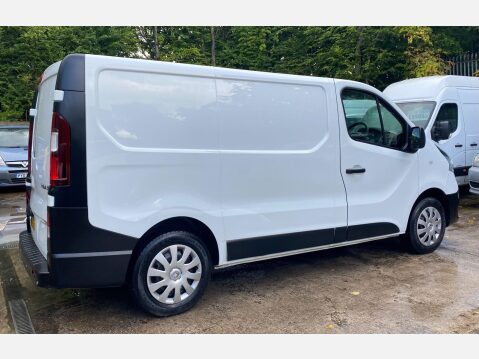 Renault Trafic 1.6 dCi 27 Business Panel Van 5dr Diesel Manual SWB Standard Roof Euro 6 (1 7