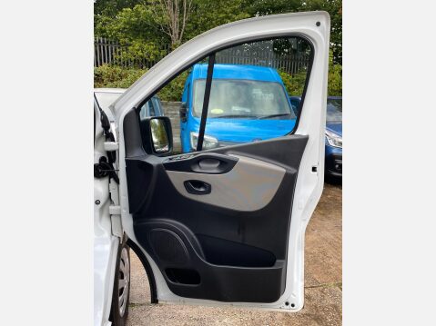 Renault Trafic 1.6 dCi 27 Business Panel Van 5dr Diesel Manual SWB Standard Roof Euro 6 (1 22