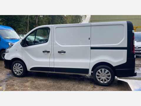 Renault Trafic 1.6 dCi 27 Business Panel Van 5dr Diesel Manual SWB Standard Roof Euro 6 (1 15