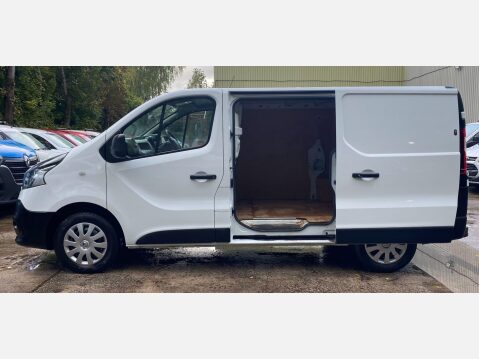 Renault Trafic 1.6 dCi 27 Business Panel Van 5dr Diesel Manual SWB Standard Roof Euro 6 (1 17