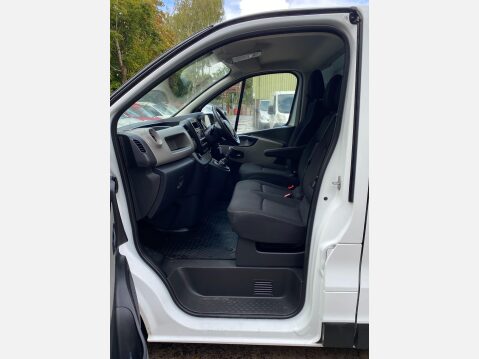 Renault Trafic 1.6 dCi 27 Business Panel Van 5dr Diesel Manual SWB Standard Roof Euro 6 (1 32