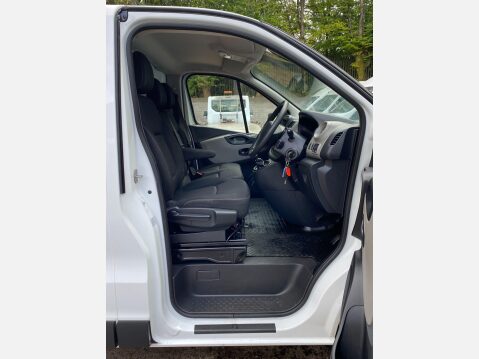 Renault Trafic 1.6 dCi 27 Business Panel Van 5dr Diesel Manual SWB Standard Roof Euro 6 (1 24