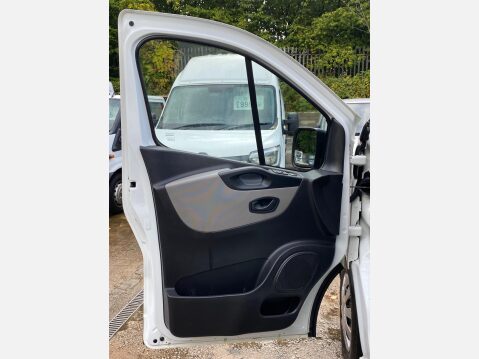 Renault Trafic 1.6 dCi 27 Business Panel Van 5dr Diesel Manual SWB Standard Roof Euro 6 (1 31