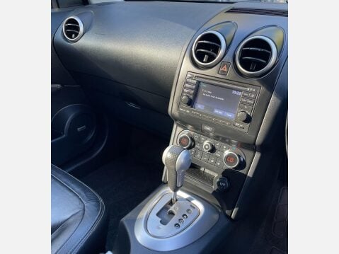 Nissan Qashqai 2.0 dCi Tekna Auto 4WD Euro 5 5dr (AVM) 30