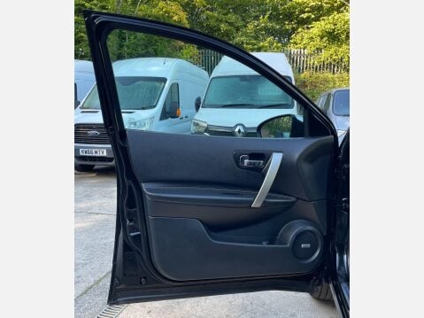 Nissan Qashqai 2.0 dCi Tekna Auto 4WD Euro 5 5dr (AVM) 43