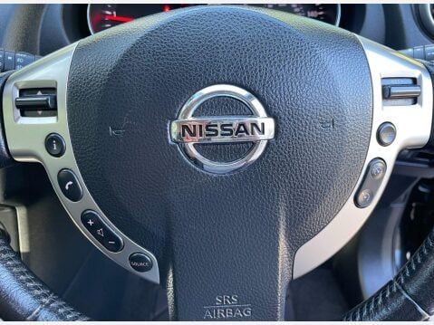 Nissan Qashqai 2.0 dCi Tekna Auto 4WD Euro 5 5dr (AVM) 29