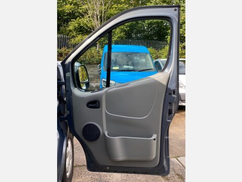 Renault Trafic 2.0 dCi LL29 Sport Crew Van L3 H1 4dr (Phase 3, 6 Seats) 25