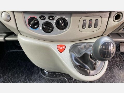 Renault Trafic 2.0 dCi LL29 Sport Crew Van L3 H1 4dr (Phase 3, 6 Seats) 36