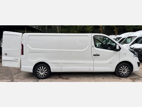 Vauxhall Vivaro 1.6 CDTi 2900 Sportive L2 H1 Euro 6 5dr 9
