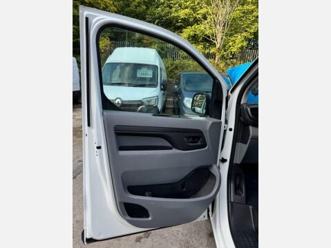 Vauxhall Vivaro 1.5 Turbo D 2900 Dynamic Panel Van 6dr Diesel Manual L2 H1 Euro 6 (s/s) (10 39
