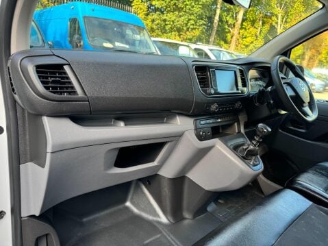 Vauxhall Vivaro 1.5 Turbo D 2900 Dynamic Panel Van 6dr Diesel Manual L2 H1 Euro 6 (s/s) (10 42