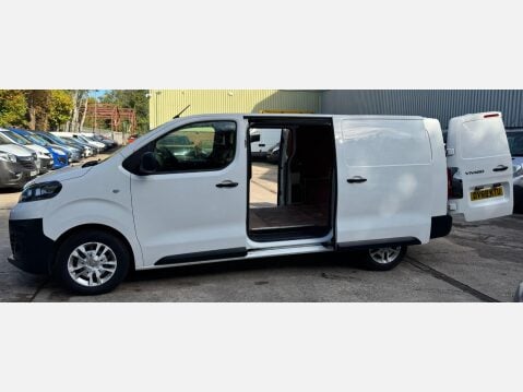 Vauxhall Vivaro 1.5 Turbo D 2900 Dynamic Panel Van 6dr Diesel Manual L2 H1 Euro 6 (s/s) (10 21