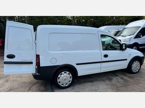 Vauxhall Combo 1.3 CDTi 1700 ecoFLEX 16v Panel Van 3dr Diesel Manual (134 g/km, 69 bhp) 9