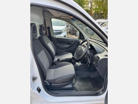 Vauxhall Combo 1.3 CDTi 1700 ecoFLEX 16v Panel Van 3dr Diesel Manual (134 g/km, 69 bhp) 25