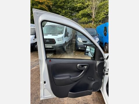 Vauxhall Combo 1.3 CDTi 1700 ecoFLEX 16v Panel Van 3dr Diesel Manual (134 g/km, 69 bhp) 33