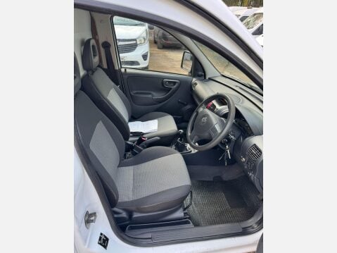 Vauxhall Combo 1.3 CDTi 1700 ecoFLEX 16v Panel Van 3dr Diesel Manual (134 g/km, 69 bhp) 26