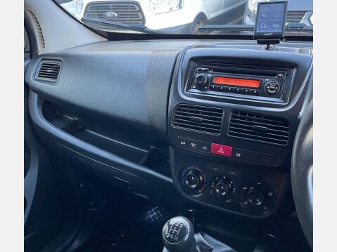 Vauxhall Combo 1.3 CDTi 2000 16v Sportive FWD L1 H1 3dr 31