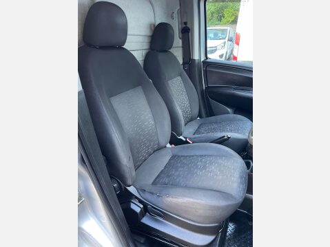 Vauxhall Combo 1.3 CDTi 2000 16v Sportive FWD L1 H1 3dr 27
