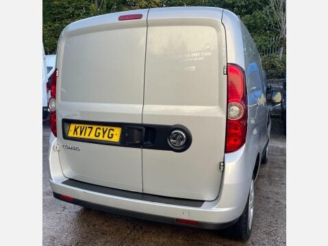 Vauxhall Combo 1.3 CDTi 2000 16v Sportive FWD L1 H1 3dr 9