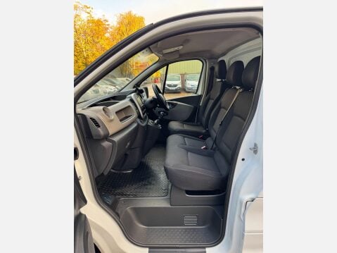 Renault Trafic 1.6 dCi 29 Business Panel Van 5dr Diesel Manual LWB Standard Roof Euro 5 (1 36
