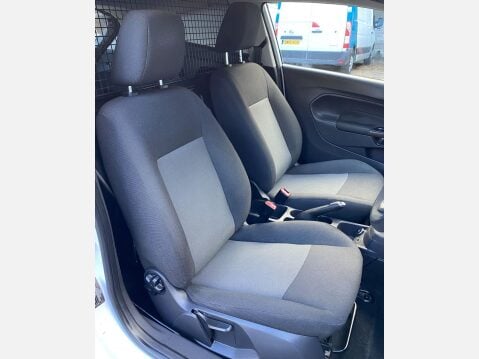 Ford Fiesta 1.5 TDCi Panel Van 3dr Diesel Manual (94 g/km, 73.97 bhp) 27