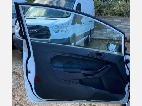 Ford Fiesta 1.5 TDCi Panel Van 3dr Diesel Manual (94 g/km, 73.97 bhp) 35