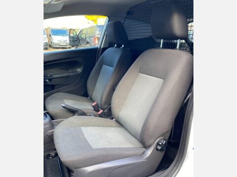 Ford Fiesta 1.5 TDCi Panel Van 3dr Diesel Manual (94 g/km, 73.97 bhp) 37