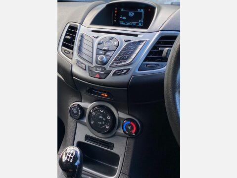 Ford Fiesta 1.5 TDCi Panel Van 3dr Diesel Manual (94 g/km, 73.97 bhp) 32